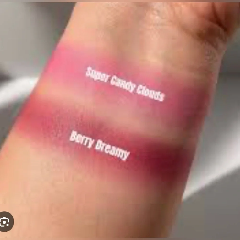 NIB Too Faced Cloud Crush Blush - Berry Dream